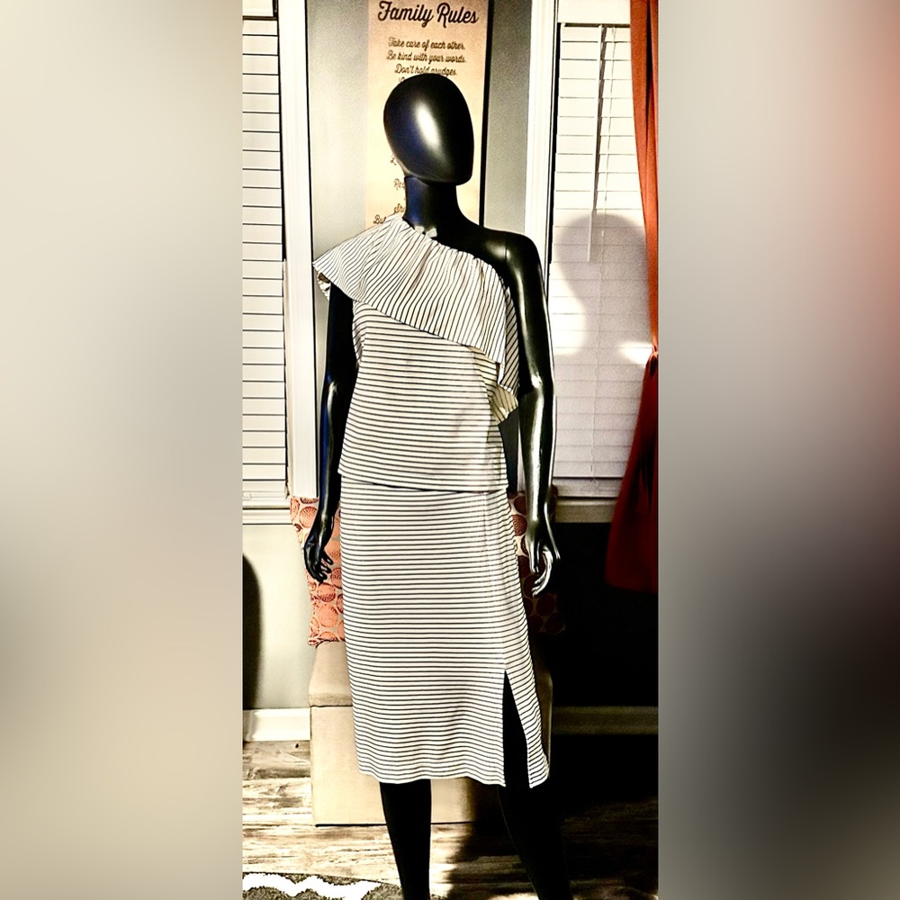 Ann Taylor White Asymmetrical One-Shoulder two piece ensemble